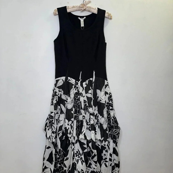 NWT Kaktus Black and White Floral Midi Dress with Pickups Size Small - Picture 1 of 8